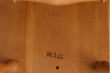 中古　柏木工　ナラ材のダイニングチェア2脚セット(2)