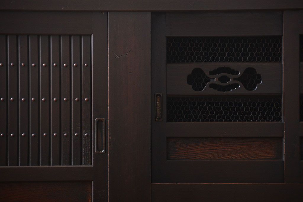 アンティーク家具　古民具・骨董　脚付き!水屋箪笥サイドボード(1)