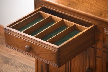 アンティーク家具　イギリスアンティーク　アーコールのカップボード