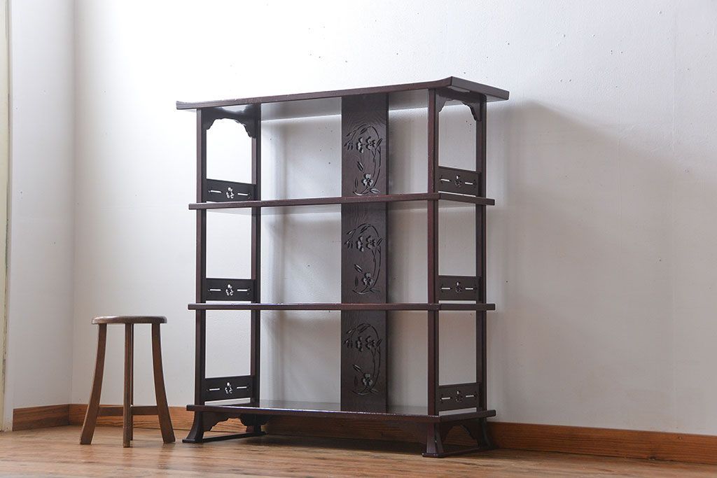 アンティーク家具　古民具・骨董　透かし彫りが美しい飾り棚