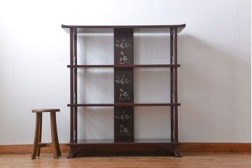 アンティーク家具　古民具・骨董　透かし彫りが美しい飾り棚
