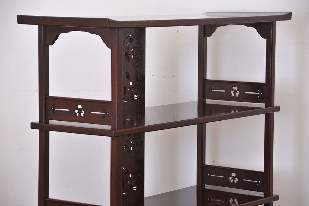 アンティーク家具　古民具・骨董　透かし彫りが美しい飾り棚