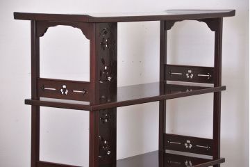 アンティーク家具　古民具・骨董　透かし彫りが美しい飾り棚