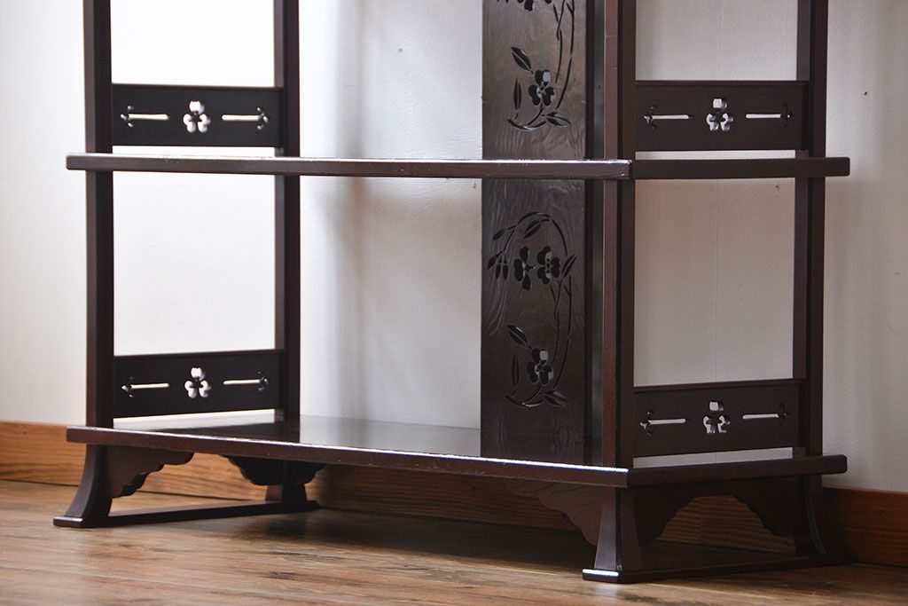 アンティーク家具　古民具・骨董　透かし彫りが美しい飾り棚