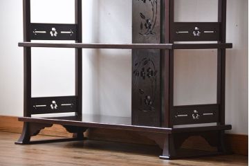 アンティーク家具　古民具・骨董　透かし彫りが美しい飾り棚