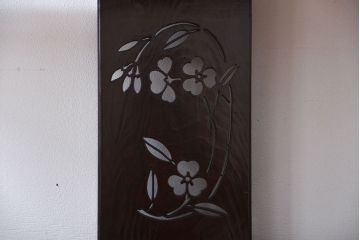 アンティーク家具　古民具・骨董　透かし彫りが美しい飾り棚