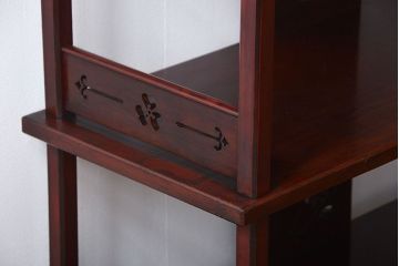 アンティーク家具　古民具・骨董　透かし彫りが美しい飾り棚
