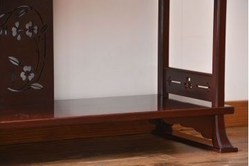 アンティーク家具　古民具・骨董　透かし彫りが美しい飾り棚