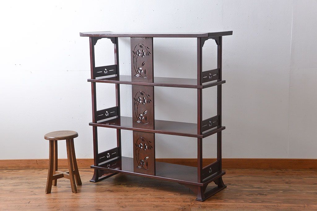 アンティーク家具　古民具・骨董　透かし彫りが美しい飾り棚