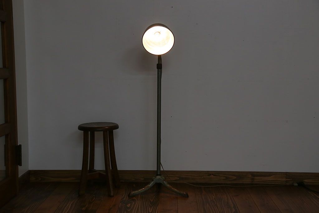 昭和レトロ　サビが味のあるフロアスタンド