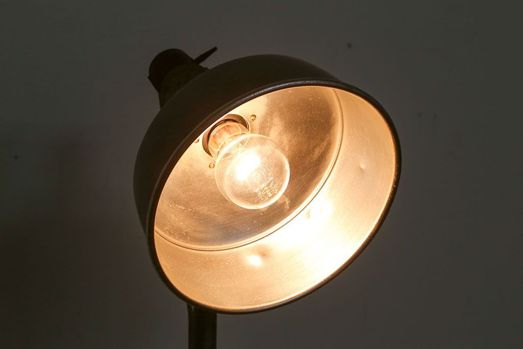 昭和レトロ　サビが味のあるフロアスタンド