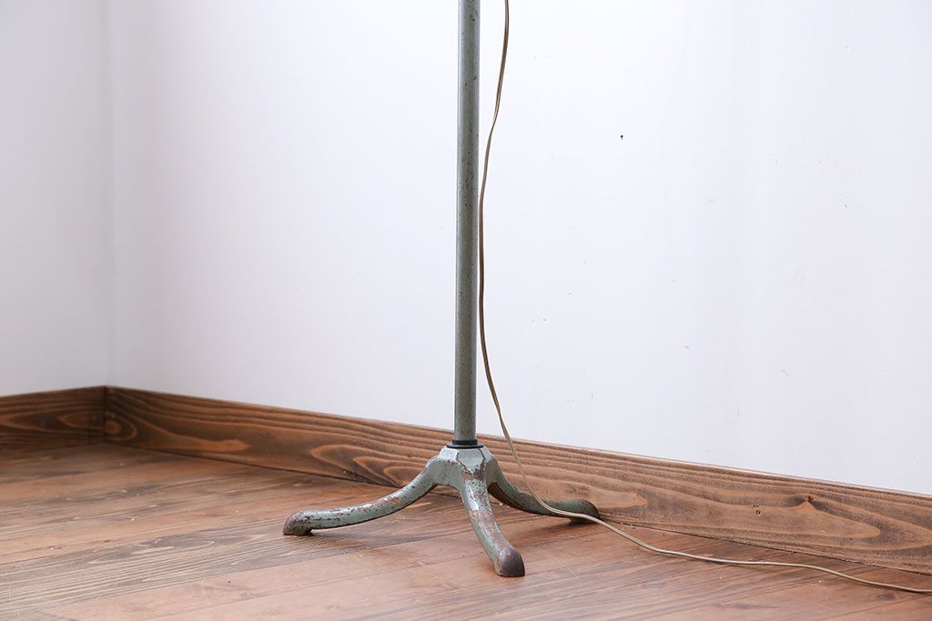 昭和レトロ　サビが味のあるフロアスタンド