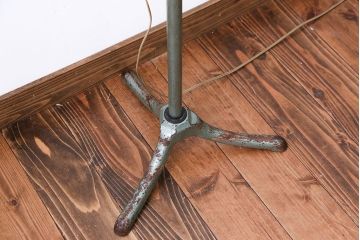 昭和レトロ　サビが味のあるフロアスタンド