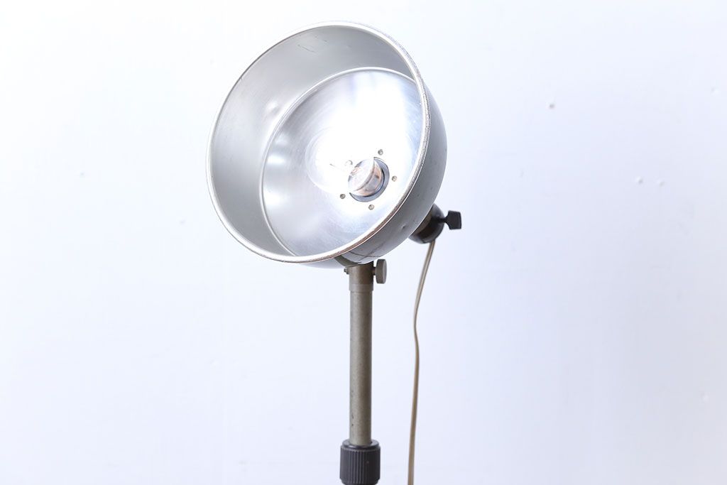 昭和レトロ　サビが味のあるフロアスタンド