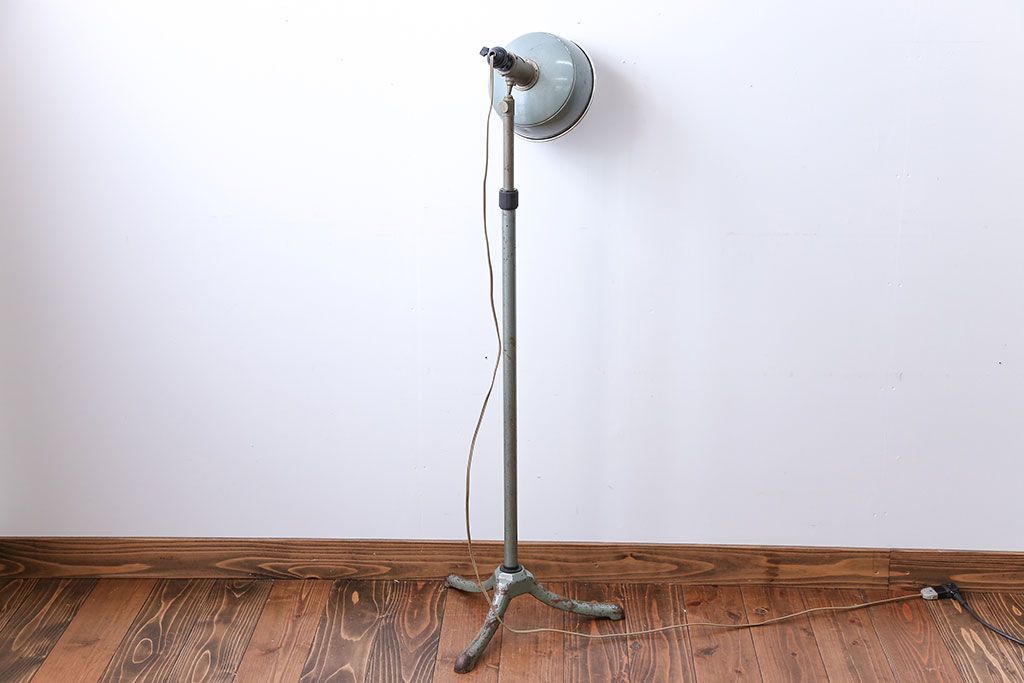 昭和レトロ　サビが味のあるフロアスタンド