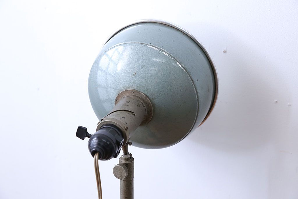 昭和レトロ　サビが味のあるフロアスタンド