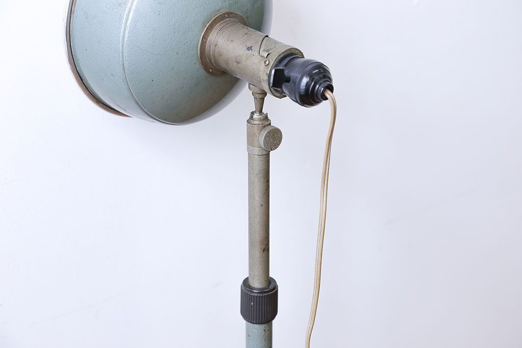 昭和レトロ　サビが味のあるフロアスタンド