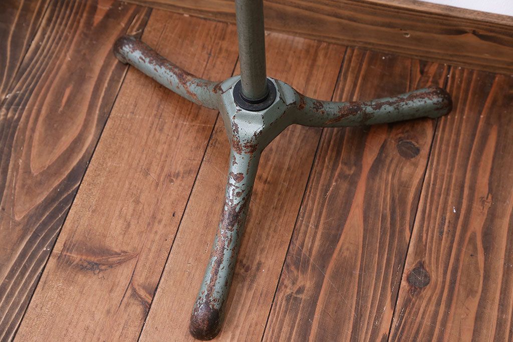 昭和レトロ　サビが味のあるフロアスタンド