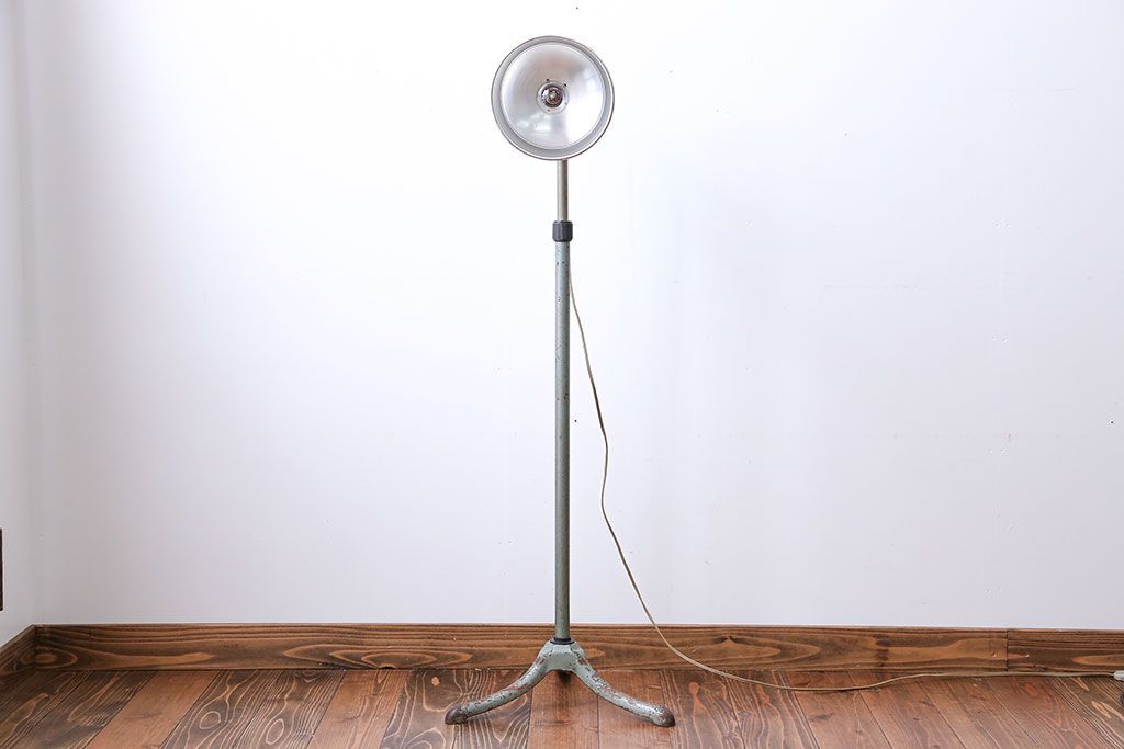 昭和レトロ　サビが味のあるフロアスタンド