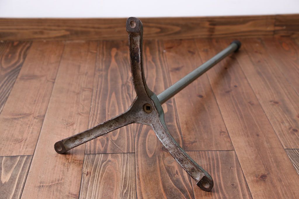 昭和レトロ　サビが味のあるフロアスタンド