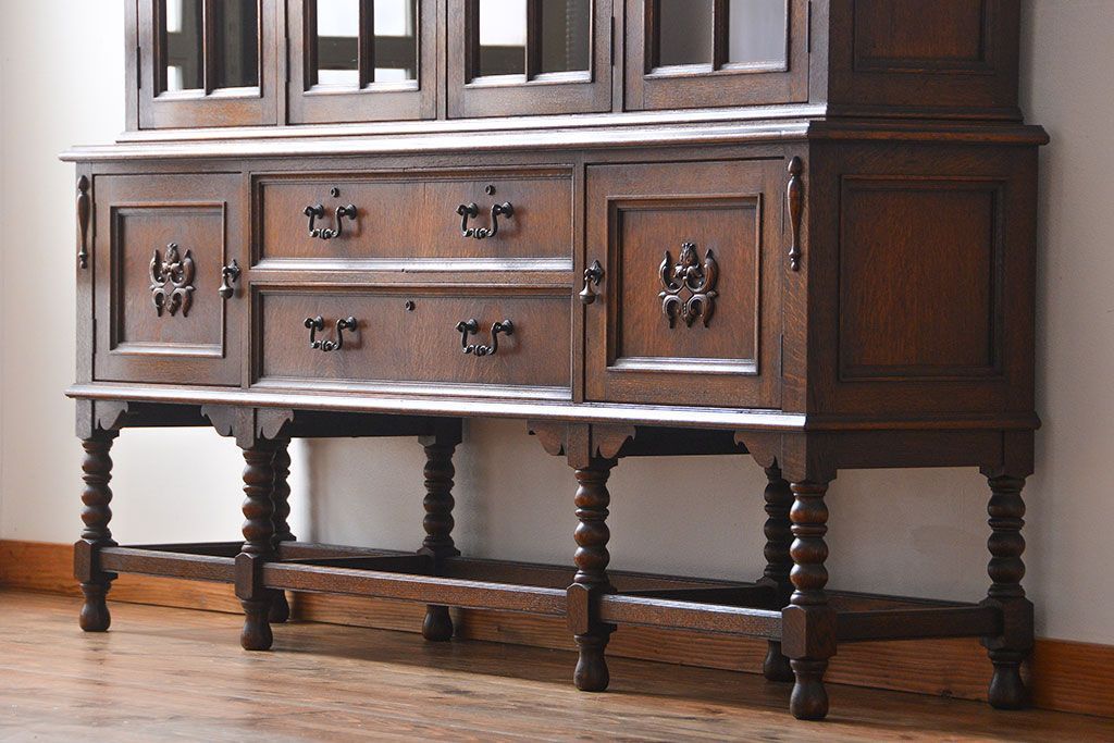 アンティーク家具　アンティーク　高級品!ナラ材のキャビネット