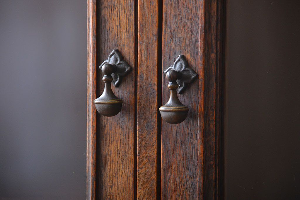 アンティーク家具　アンティーク　高級品!ナラ材のキャビネット