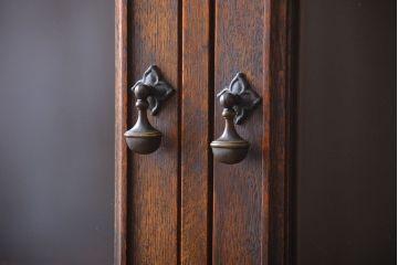 アンティーク家具　アンティーク　高級品!ナラ材のキャビネット