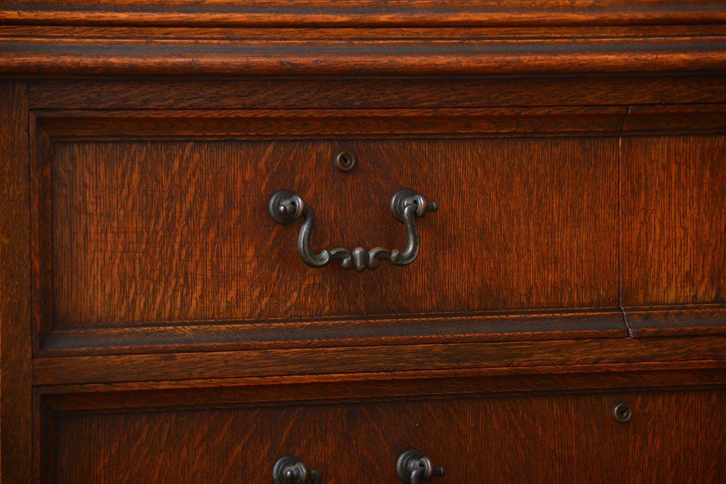 アンティーク家具　アンティーク　高級品!ナラ材のキャビネット