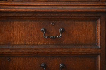 アンティーク家具　アンティーク　高級品!ナラ材のキャビネット