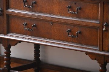 アンティーク家具　アンティーク　高級品!ナラ材のキャビネット