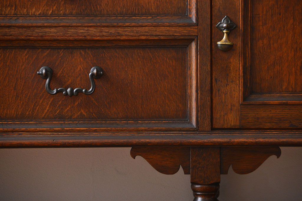 アンティーク家具　アンティーク　高級品!ナラ材のキャビネット