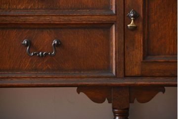 アンティーク家具　アンティーク　高級品!ナラ材のキャビネット