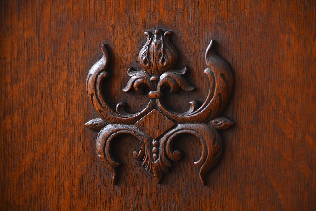 アンティーク家具　アンティーク　高級品!ナラ材のキャビネット