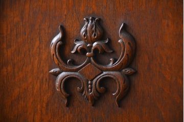 アンティーク家具　アンティーク　高級品!ナラ材のキャビネット