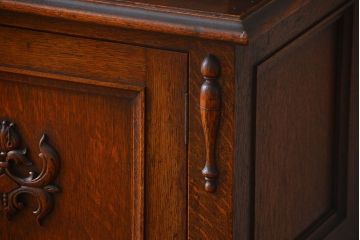 アンティーク家具　アンティーク　高級品!ナラ材のキャビネット