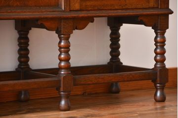 アンティーク家具　アンティーク　高級品!ナラ材のキャビネット