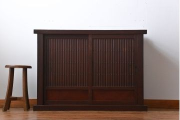 アンティーク家具　古民具・骨董　丸桟引き戸の四尺水屋箪笥サイドボード