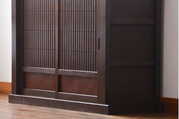 アンティーク家具　古民具・骨董　丸桟引き戸の四尺水屋箪笥サイドボード