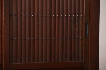 アンティーク家具　古民具・骨董　丸桟引き戸の四尺水屋箪笥サイドボード