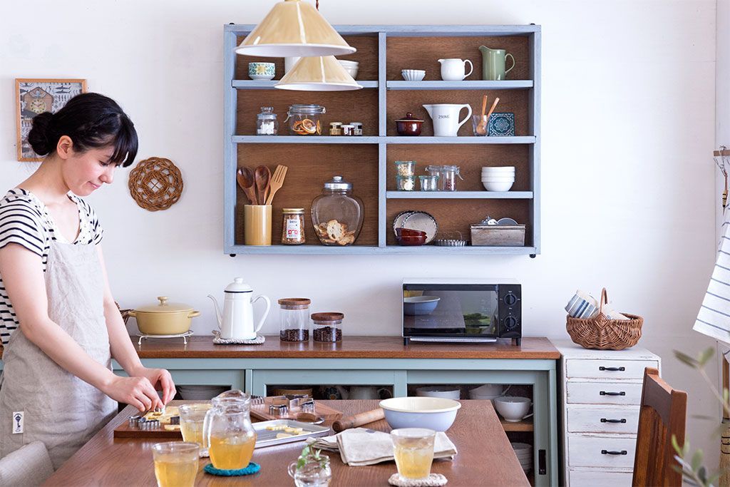 アンティーク家具　アンティークペイント　壁掛け飾り棚(2)