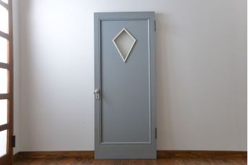 アンティークペイント　ひし形窓のかわいいドア