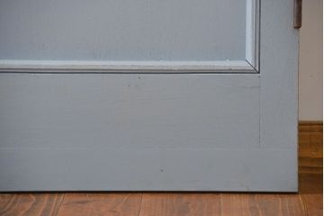 アンティークペイント　ひし形窓のかわいいドア