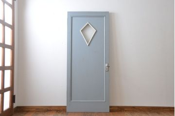 アンティークペイント　ひし形窓のかわいいドア
