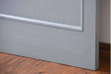 アンティークペイント　ひし形窓のかわいいドア