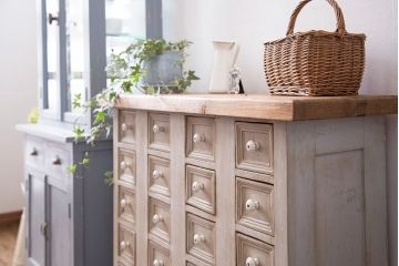 アンティーク家具　イギリスアンティーク　24杯引き出し付きドロワー