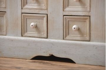 アンティーク家具　イギリスアンティーク　24杯引き出し付きドロワー