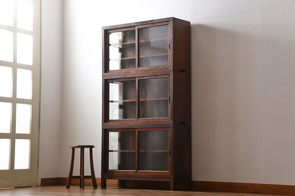 アンティーク家具　アンティーク　三段重ねガラス戸収納棚