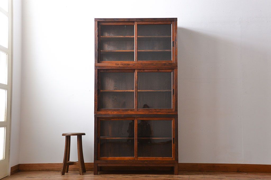 アンティーク家具　アンティーク　三段重ねガラス戸収納棚