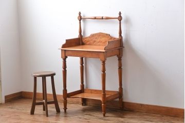 アンティーク雑貨　イギリスアンティーク　棚付きサイドテーブル