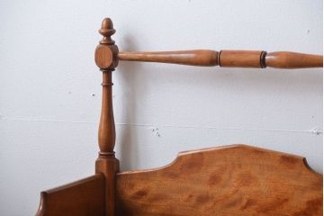 アンティーク雑貨　イギリスアンティーク　棚付きサイドテーブル